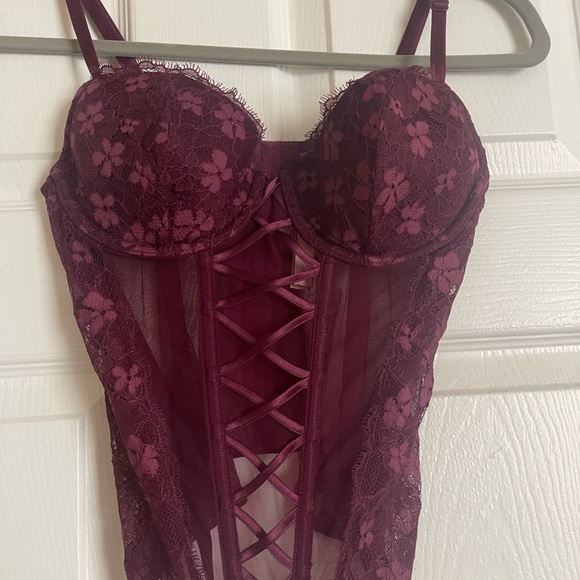 Victorias Secret Lace Corset - Picture 5 of 5